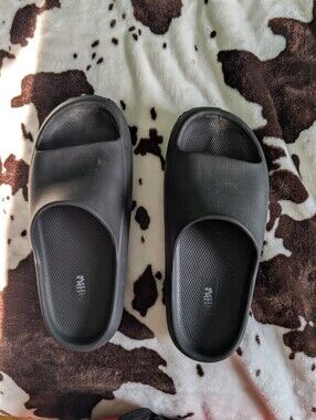 Womens Black Foam Slide Sandals!